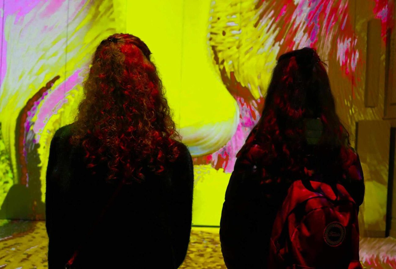 Museos Inmersivos Cómo la Tecnología Está Cambiando la Forma de Vivir el Arte y la Cultura