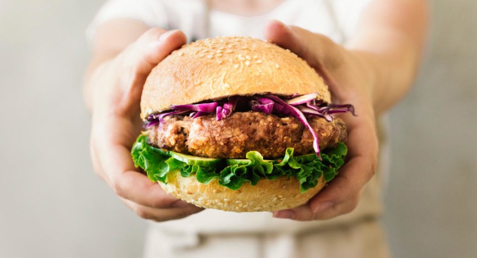 Proteínas Alternativas: El Futuro de la Industria Alimenticia